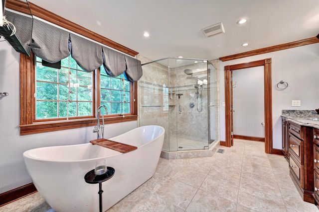 906 Squire Hill Court, Crescent Springs, KY 41017