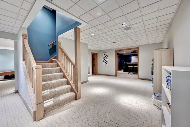 906 Squire Hill Court, Crescent Springs, KY 41017
