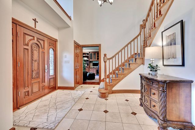 906 Squire Hill Court, Crescent Springs, KY 41017