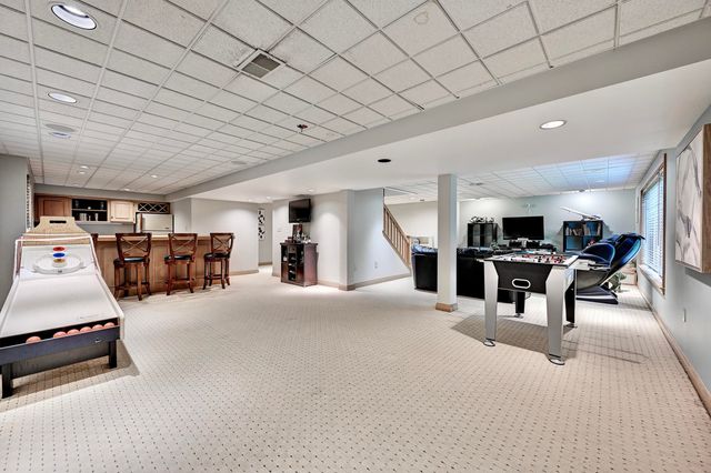 906 Squire Hill Court, Crescent Springs, KY 41017
