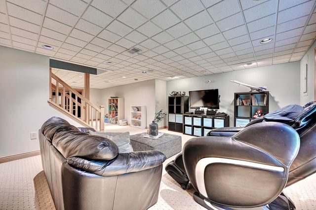 906 Squire Hill Court, Crescent Springs, KY 41017