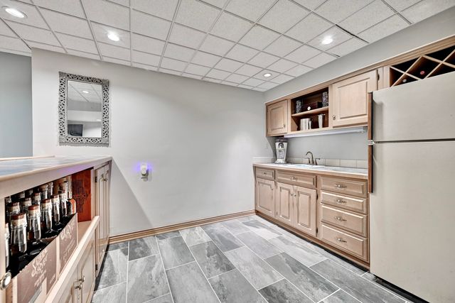 906 Squire Hill Court, Crescent Springs, KY 41017