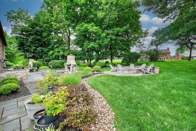 906 Squire Hill Court, Crescent Springs, KY 41017