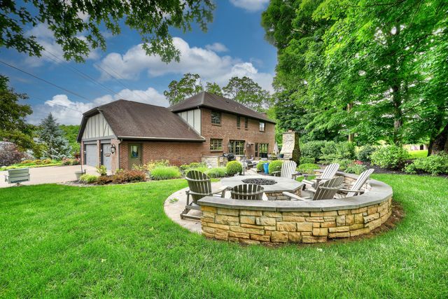 906 Squire Hill Court, Crescent Springs, KY 41017