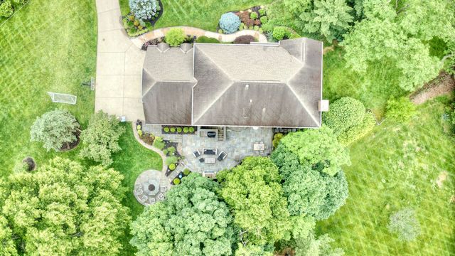 906 Squire Hill Court, Crescent Springs, KY 41017