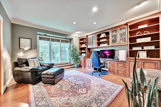 906 Squire Hill Court, Crescent Springs, KY 41017