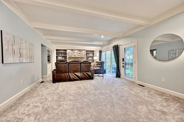 906 Squire Hill Court, Crescent Springs, KY 41017