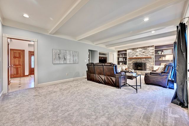 906 Squire Hill Court, Crescent Springs, KY 41017