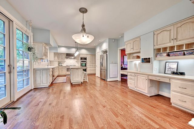 906 Squire Hill Court, Crescent Springs, KY 41017