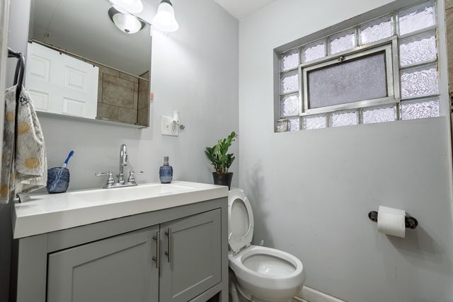 6825 S Rockwell Street, Chicago, IL 60629