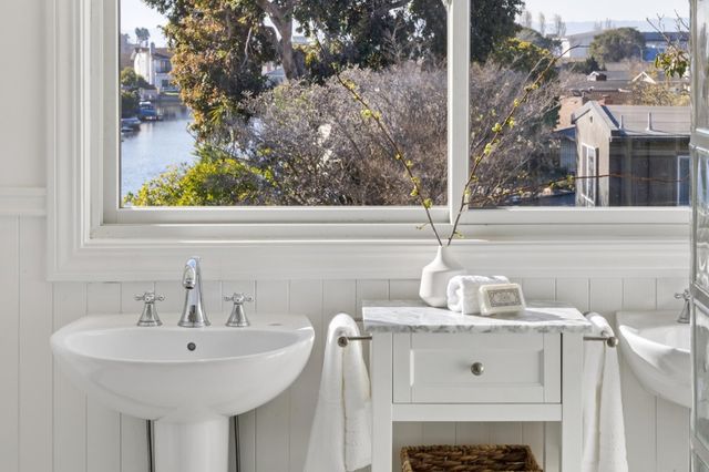 1814 CLINTON AVENUE, Alameda, CA 94501