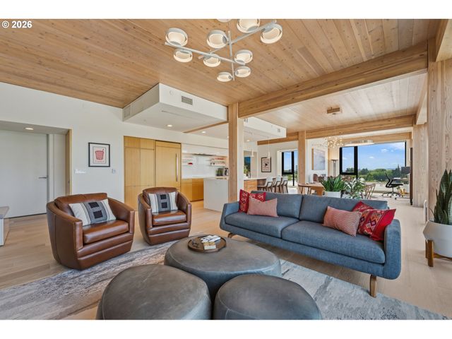 12 Ne FREMONT St 801, Portland, OR 97212