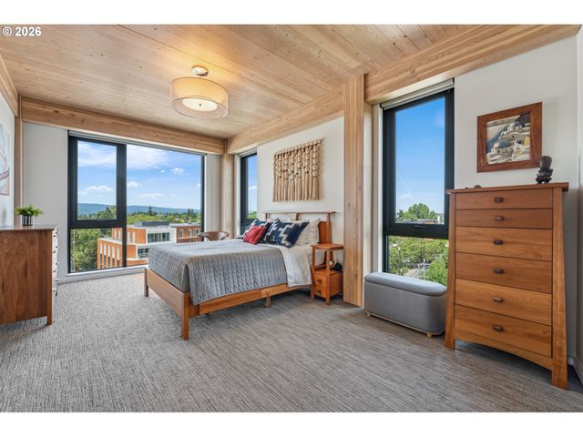 12 Ne FREMONT St 801, Portland, OR 97212