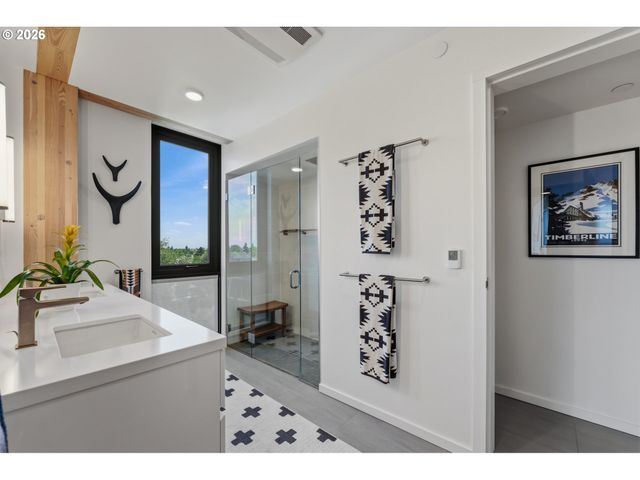 12 Ne FREMONT St 801, Portland, OR 97212