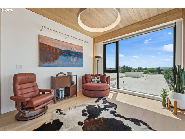 12 Ne FREMONT St 801, Portland, OR 97212