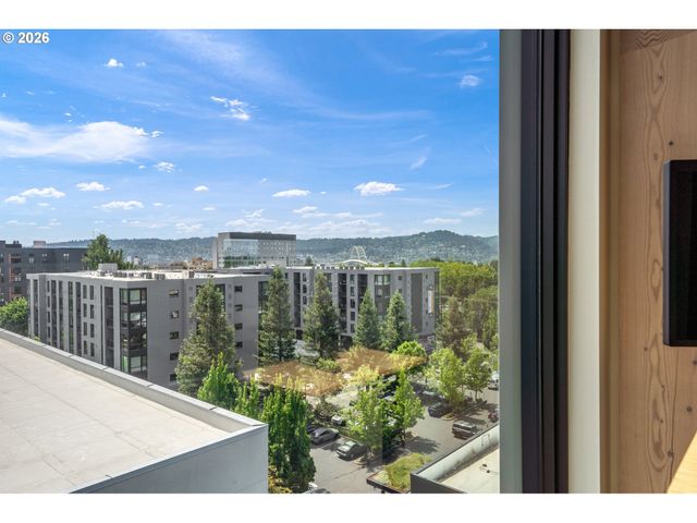 12 Ne FREMONT St 801, Portland, OR 97212