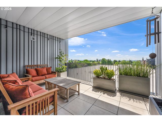 12 Ne FREMONT St 801, Portland, OR 97212