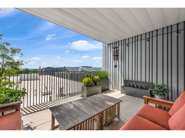 12 Ne FREMONT St 801, Portland, OR 97212