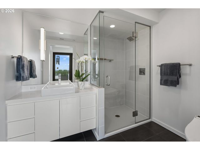 12 Ne FREMONT St 801, Portland, OR 97212