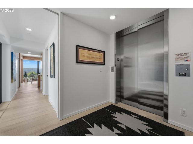 12 Ne FREMONT St 801, Portland, OR 97212