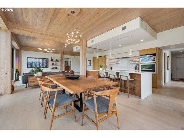 12 Ne FREMONT St 801, Portland, OR 97212