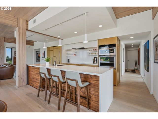 12 Ne FREMONT St 801, Portland, OR 97212