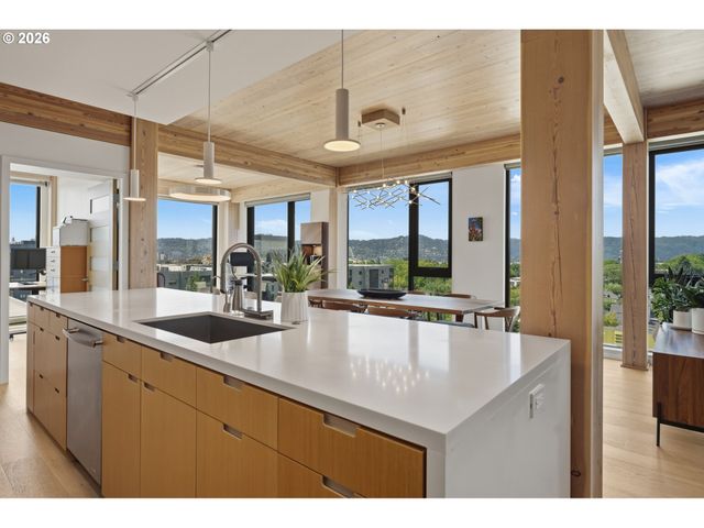 12 Ne FREMONT St 801, Portland, OR 97212