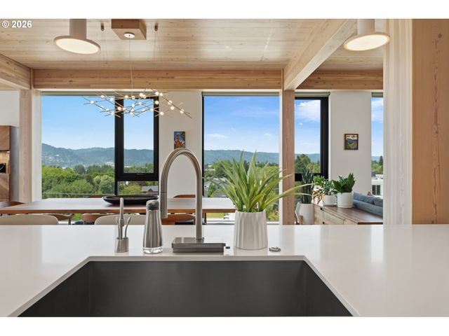 12 Ne FREMONT St 801, Portland, OR 97212