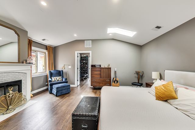 2052 N Whipple Street, Chicago, IL 60647