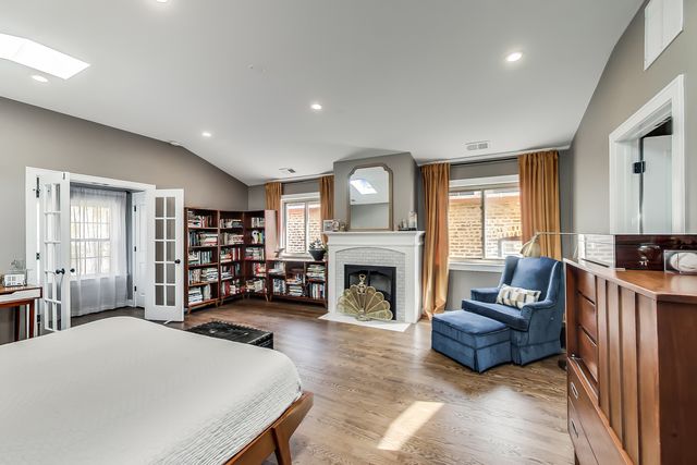 2052 N Whipple Street, Chicago, IL 60647