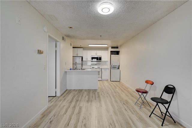 1381 East University Avenue 311, Las Vegas, NV 89119