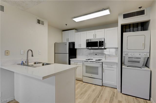 1381 East University Avenue 311, Las Vegas, NV 89119