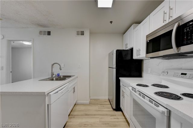 1381 East University Avenue 311, Las Vegas, NV 89119