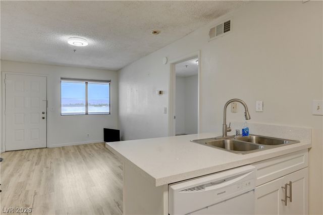 1381 East University Avenue 311, Las Vegas, NV 89119