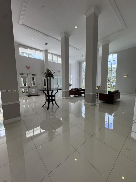 9725 NW 52nd St 114, Doral, FL 33178