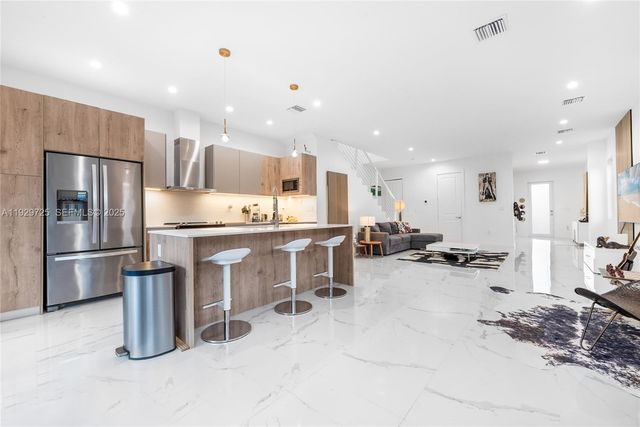 2756 SW 34th Ct B, Miami, FL 33133