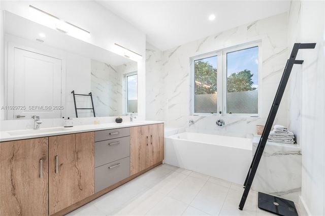 2756 SW 34th Ct B, Miami, FL 33133