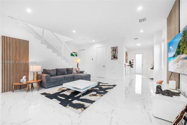 2756 SW 34th Ct B, Miami, FL 33133