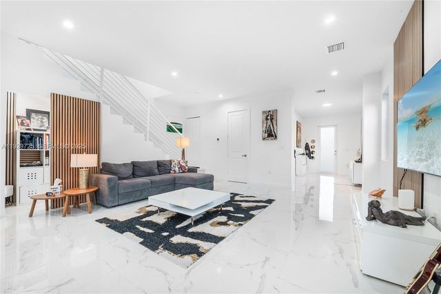 2756 SW 34th Ct B, Miami, FL 33133