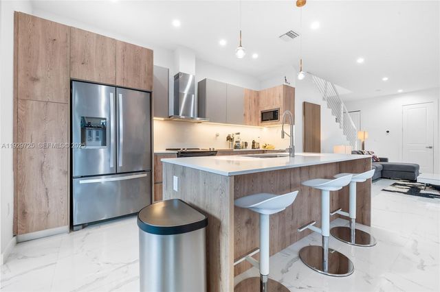 2756 SW 34th Ct B, Miami, FL 33133