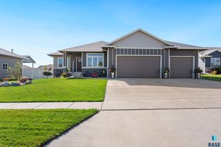 4809 E 53rd St, Sioux Falls, SD 57110