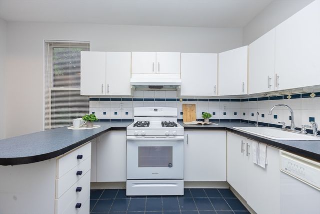 34 Washburn St 1, Boston, MA 02125