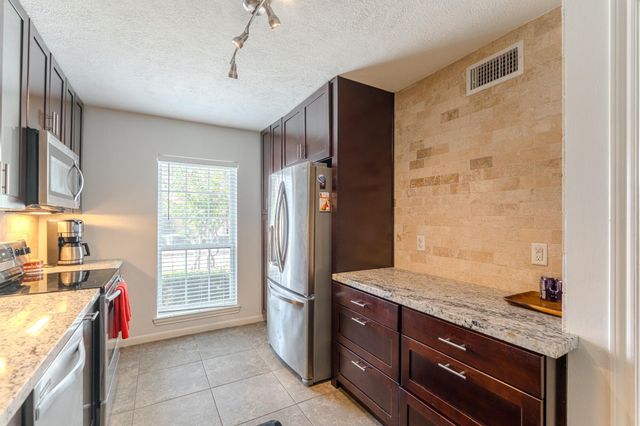 6339 Del Monte Drive SW 95, Houston, TX 77057