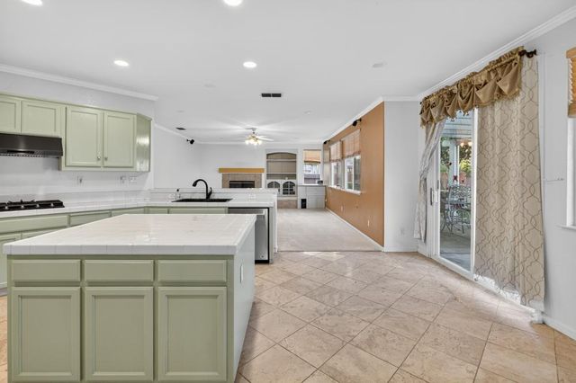 341 Menard Cir, Sacramento, CA 95835