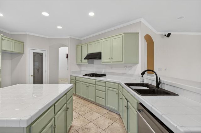 341 Menard Cir, Sacramento, CA 95835