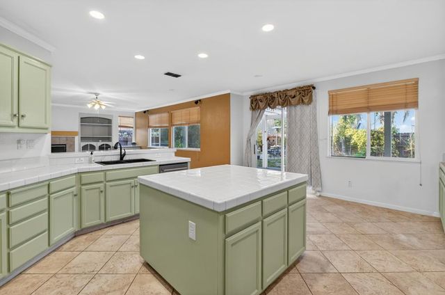 341 Menard Cir, Sacramento, CA 95835