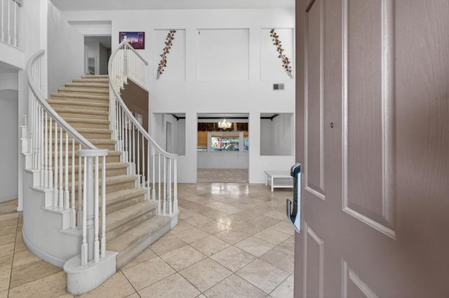 341 Menard Cir, Sacramento, CA 95835