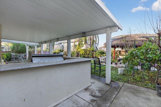 341 Menard Cir, Sacramento, CA 95835