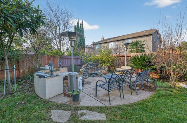 341 Menard Cir, Sacramento, CA 95835