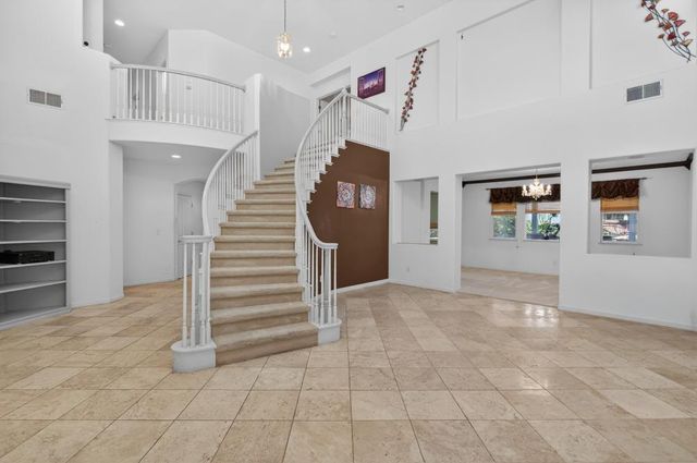 341 Menard Cir, Sacramento, CA 95835